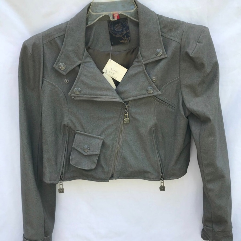 👀 Women Apple Bottoms Crop Jacket Size Medium.New
